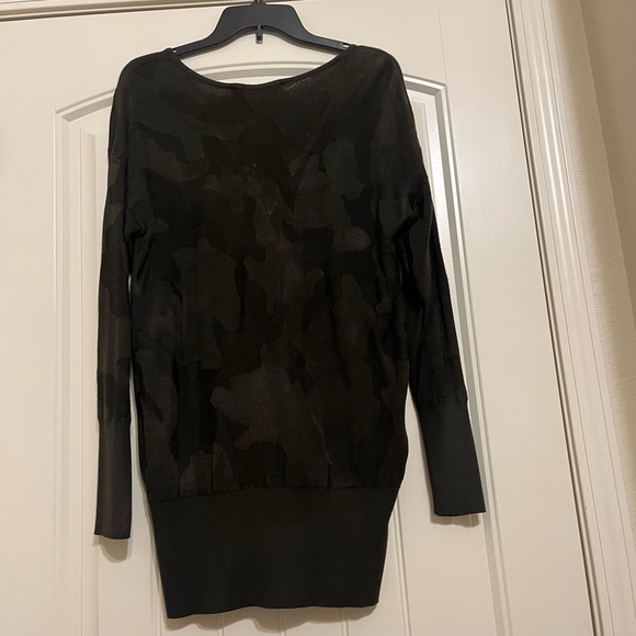 WHBM V-Neck Camouflage Sweater - Picture 4 of 6